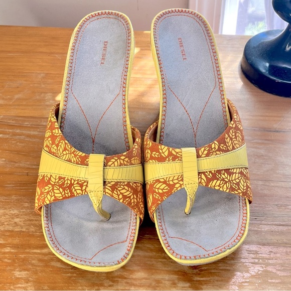 Diesel VINTAGE 90’s Printed Leather Thong Sandals - Picture 5 of 16